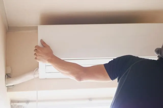 エアコンの移設は自分でできる？その方法と注意すべきリスクを解説