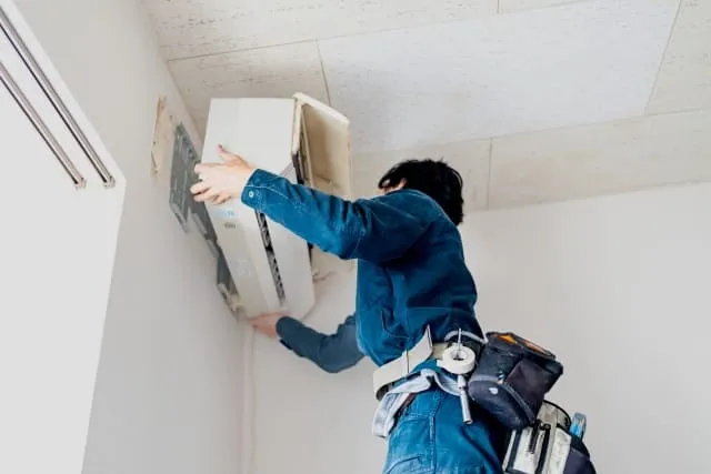 エアコンの撤去費用っていくら？気になる疑問をプロが徹底解説！